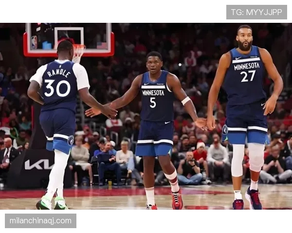 爱德华兹通过无球跑动提升得分效率拉开与对手差距