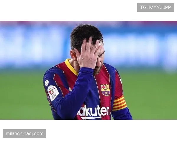 不是个人不行，而是巴萨全队越踢越断线